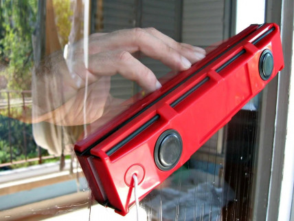 Glider - магнітна щітка для миття вікон